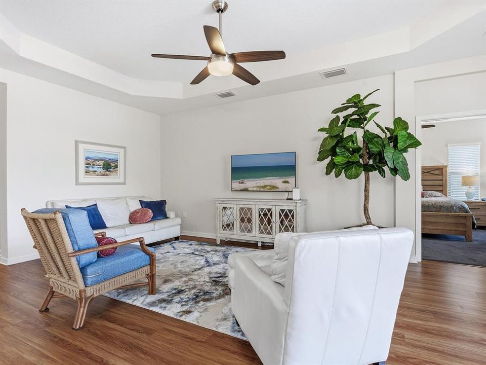 For Sale: $549,900 (3 beds, 3 baths, 2104 Square Feet)