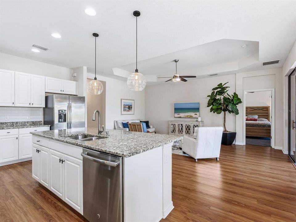 For Sale: $549,900 (3 beds, 3 baths, 2104 Square Feet)