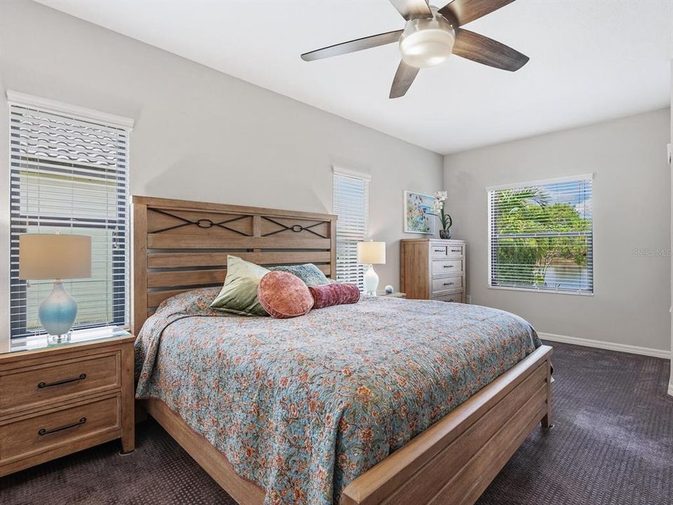 For Sale: $549,900 (3 beds, 3 baths, 2104 Square Feet)