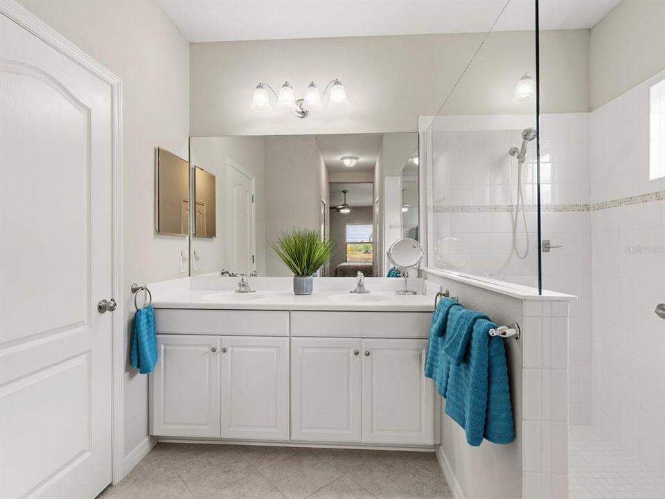 For Sale: $549,900 (3 beds, 3 baths, 2104 Square Feet)