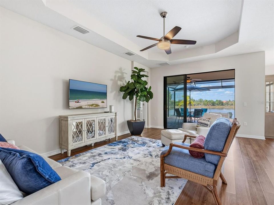 For Sale: $549,900 (3 beds, 3 baths, 2104 Square Feet)