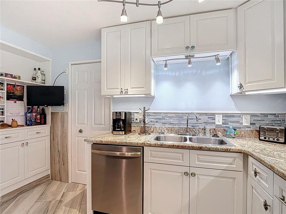 For Sale: $419,000 (3 beds, 2 baths, 1148 Square Feet)