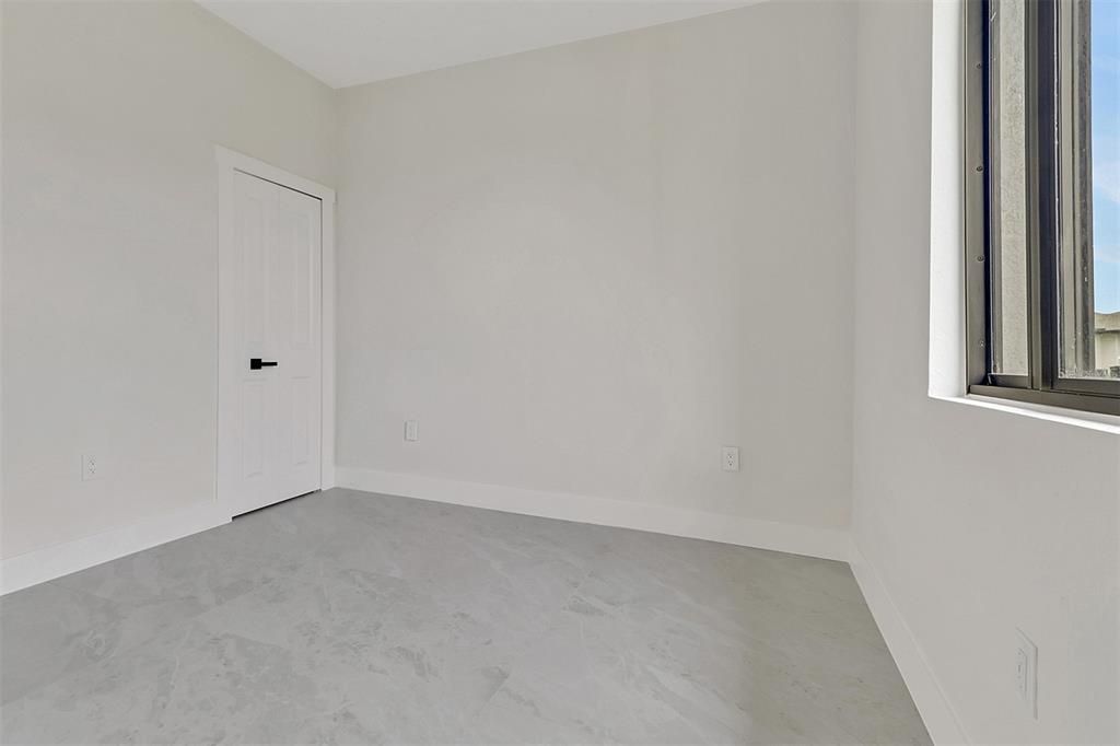 На продажу: $539,900 (6 спален, 0 ванн, 1200 Квадратных фут)