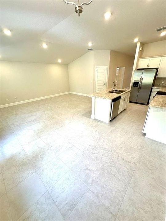 待售: $322,900 (4 贝兹, 2 浴室, 2000 平方英尺)