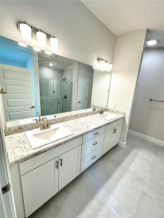 待售: $322,900 (4 贝兹, 2 浴室, 2000 平方英尺)