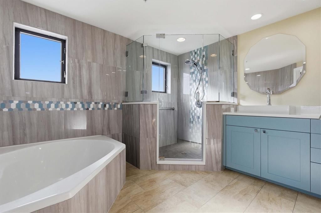 На продажу: $669,000 (2 спален, 2 ванн, 1653 Квадратных фут)