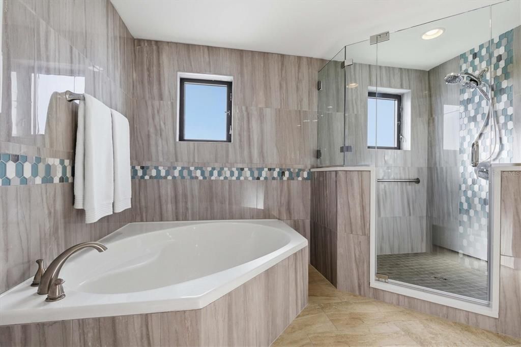 На продажу: $669,000 (2 спален, 2 ванн, 1653 Квадратных фут)