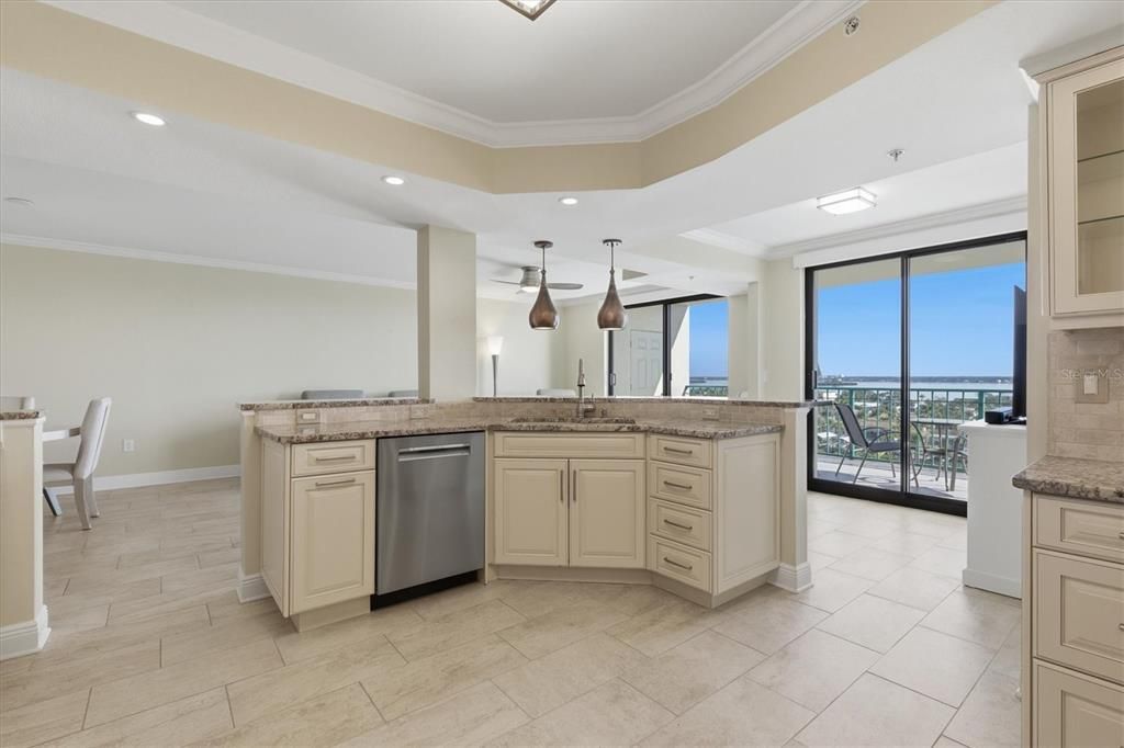 На продажу: $669,000 (2 спален, 2 ванн, 1653 Квадратных фут)