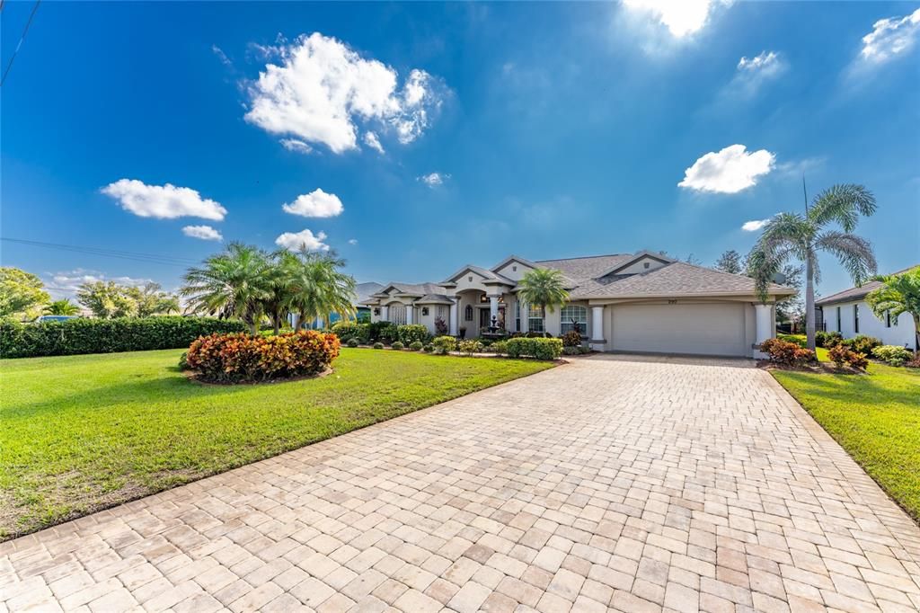 For Sale: $570,000 (3 beds, 2 baths, 2397 Square Feet)