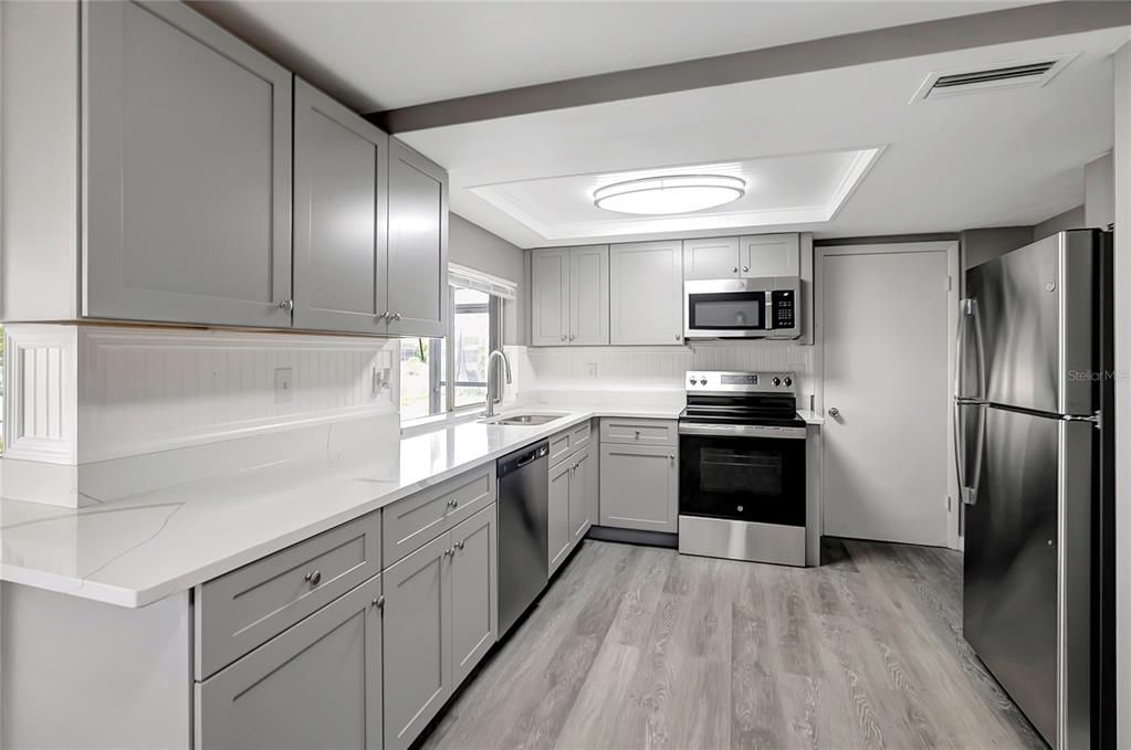 For Sale: $229,000 (3 beds, 2 baths, 1166 Square Feet)