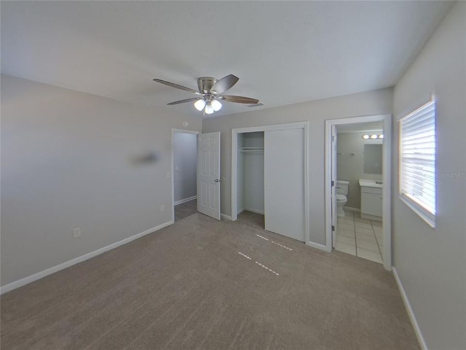 出租: $2,139 (4 贝兹, 2 浴室, 1345 平方英尺)