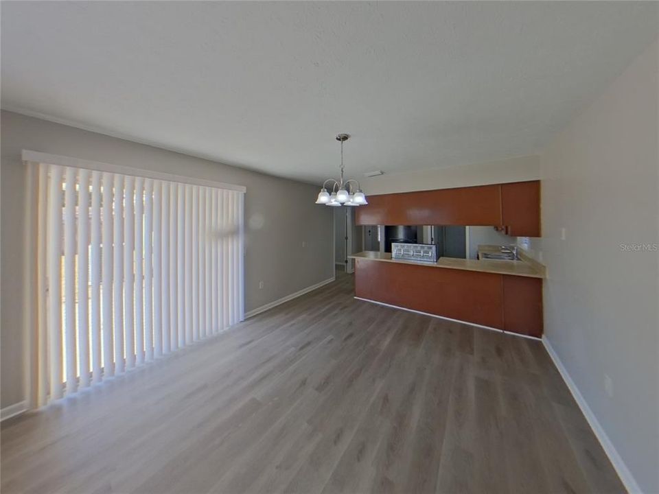 出租: $2,139 (4 贝兹, 2 浴室, 1345 平方英尺)