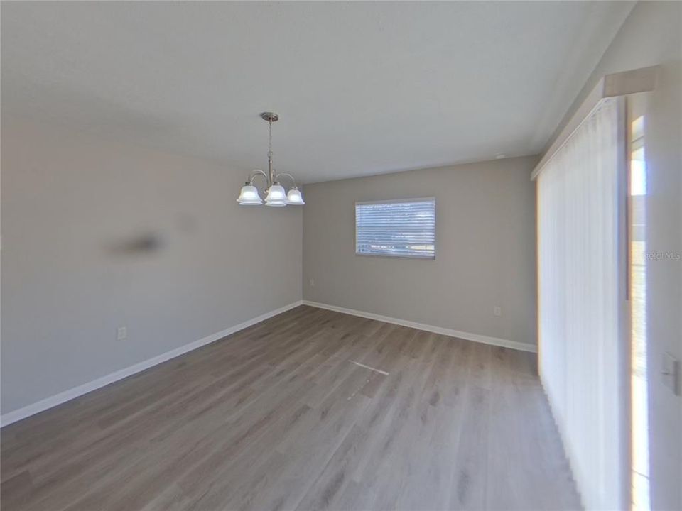 出租: $2,139 (4 贝兹, 2 浴室, 1345 平方英尺)