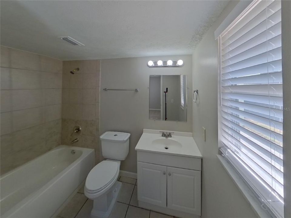 出租: $2,139 (4 贝兹, 2 浴室, 1345 平方英尺)