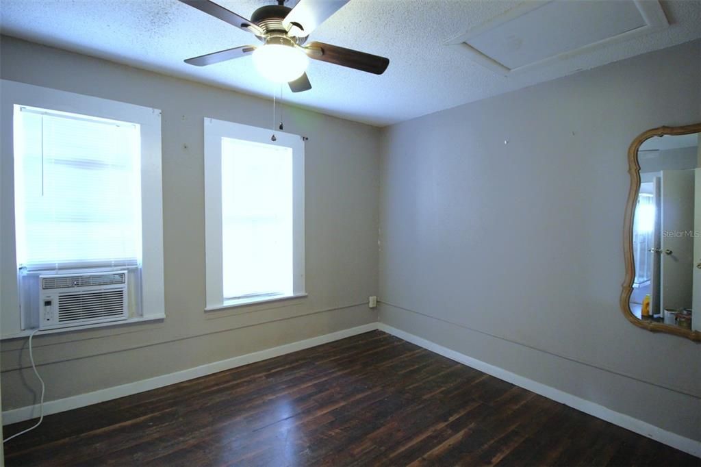 For Sale: $169,900 (2 beds, 1 baths, 780 Square Feet)