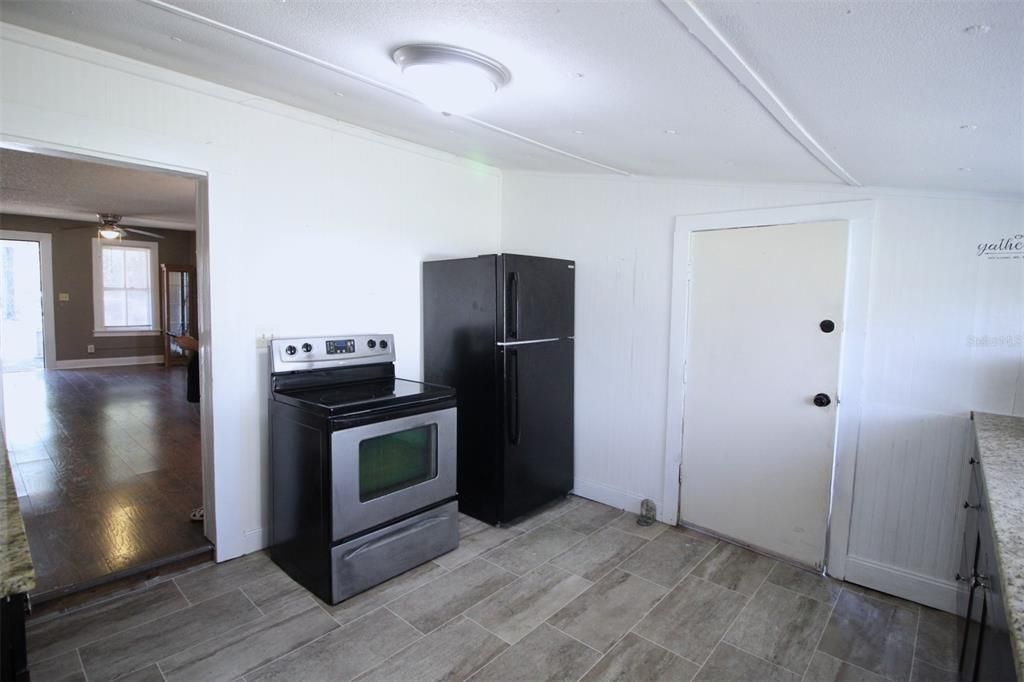 For Sale: $169,900 (2 beds, 1 baths, 780 Square Feet)