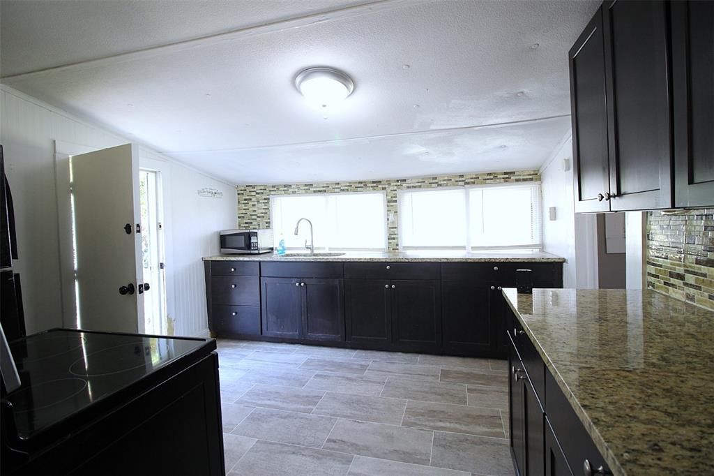 For Sale: $169,900 (2 beds, 1 baths, 780 Square Feet)