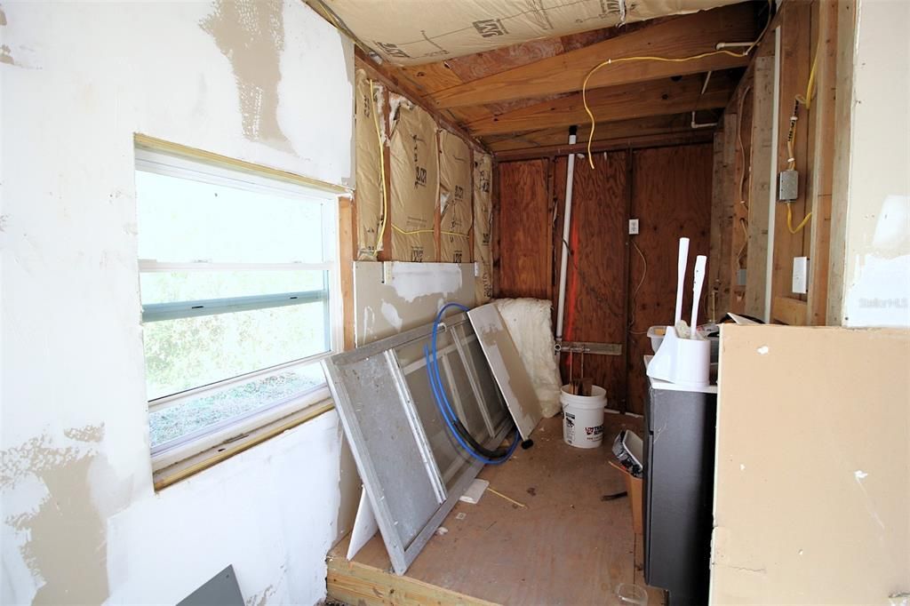 For Sale: $169,900 (2 beds, 1 baths, 780 Square Feet)