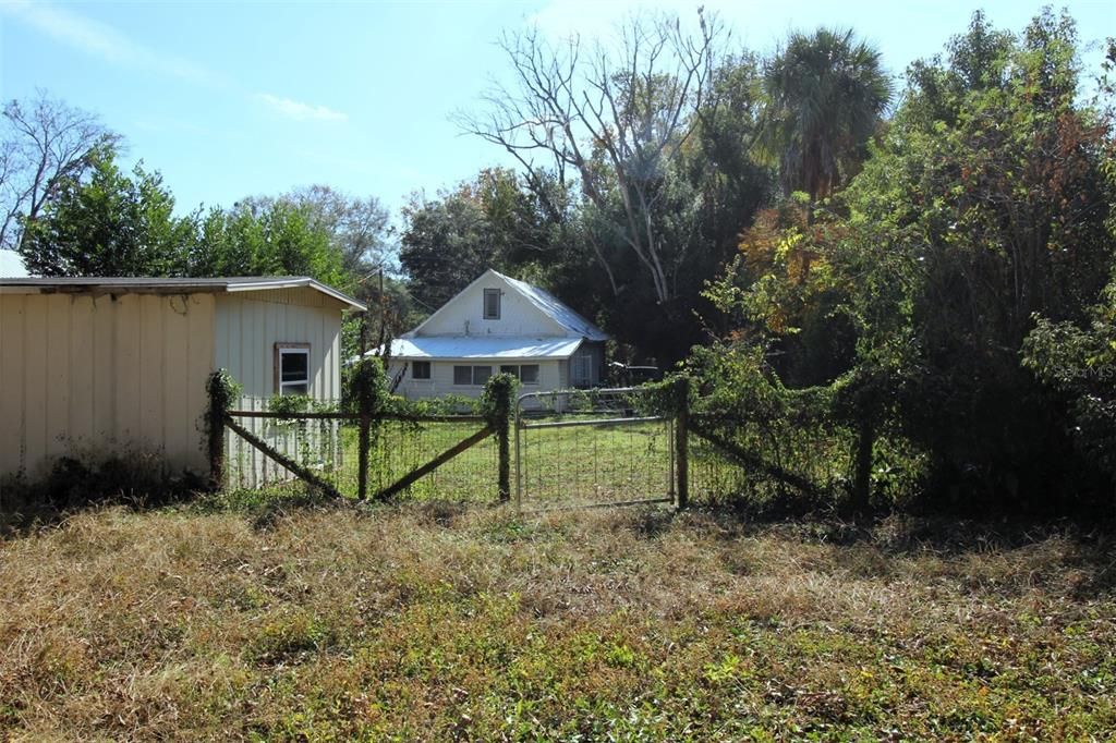 For Sale: $169,900 (2 beds, 1 baths, 780 Square Feet)