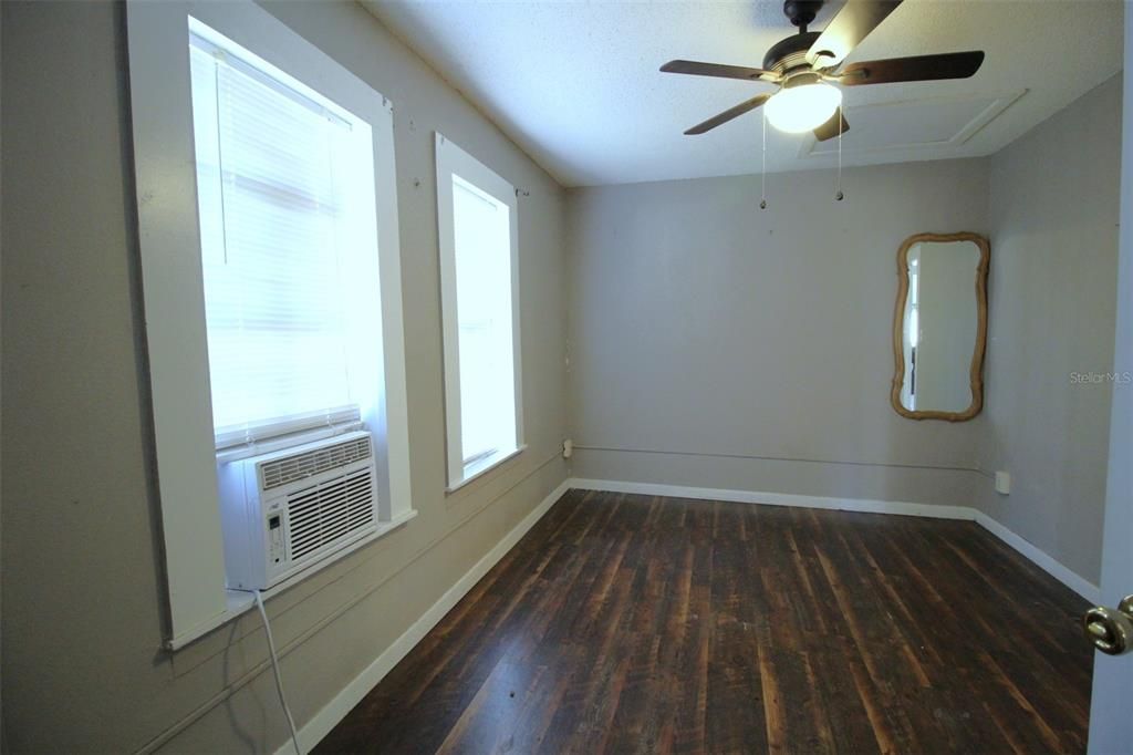 For Sale: $169,900 (2 beds, 1 baths, 780 Square Feet)