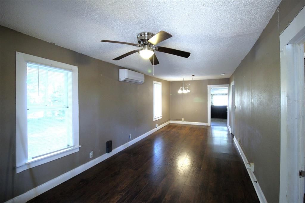 For Sale: $169,900 (2 beds, 1 baths, 780 Square Feet)