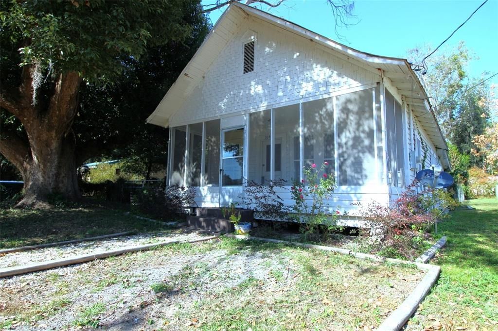 For Sale: $169,900 (2 beds, 1 baths, 780 Square Feet)