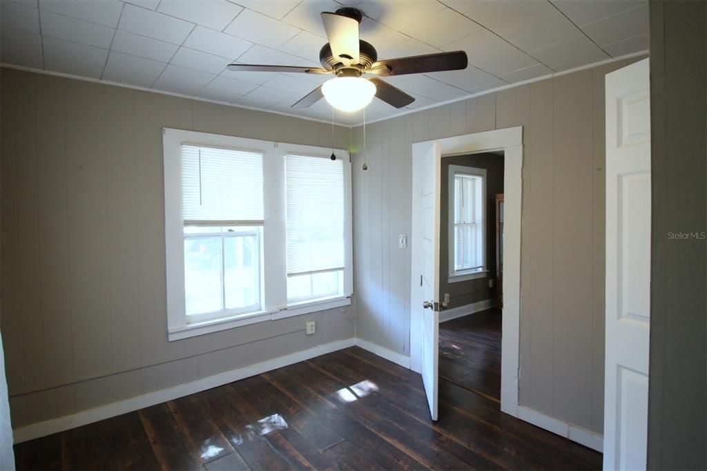 For Sale: $169,900 (2 beds, 1 baths, 780 Square Feet)