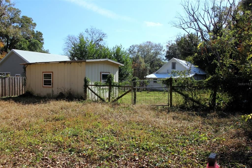 For Sale: $169,900 (2 beds, 1 baths, 780 Square Feet)