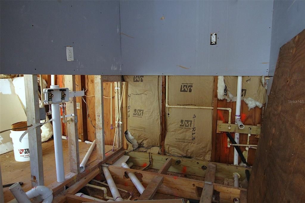 For Sale: $169,900 (2 beds, 1 baths, 780 Square Feet)