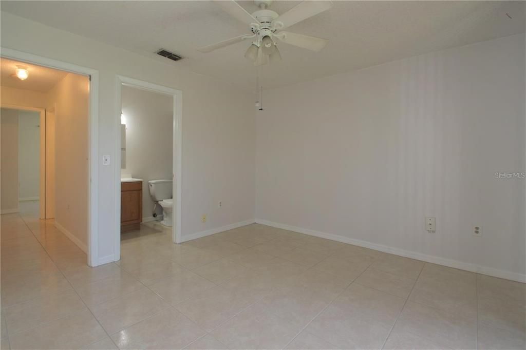 For Rent: $1,700 (2 beds, 2 baths, 934 Square Feet)