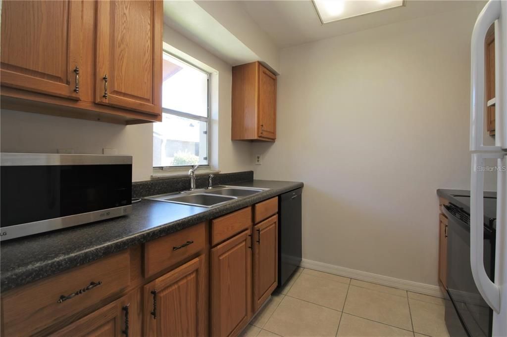 For Rent: $1,700 (2 beds, 2 baths, 934 Square Feet)