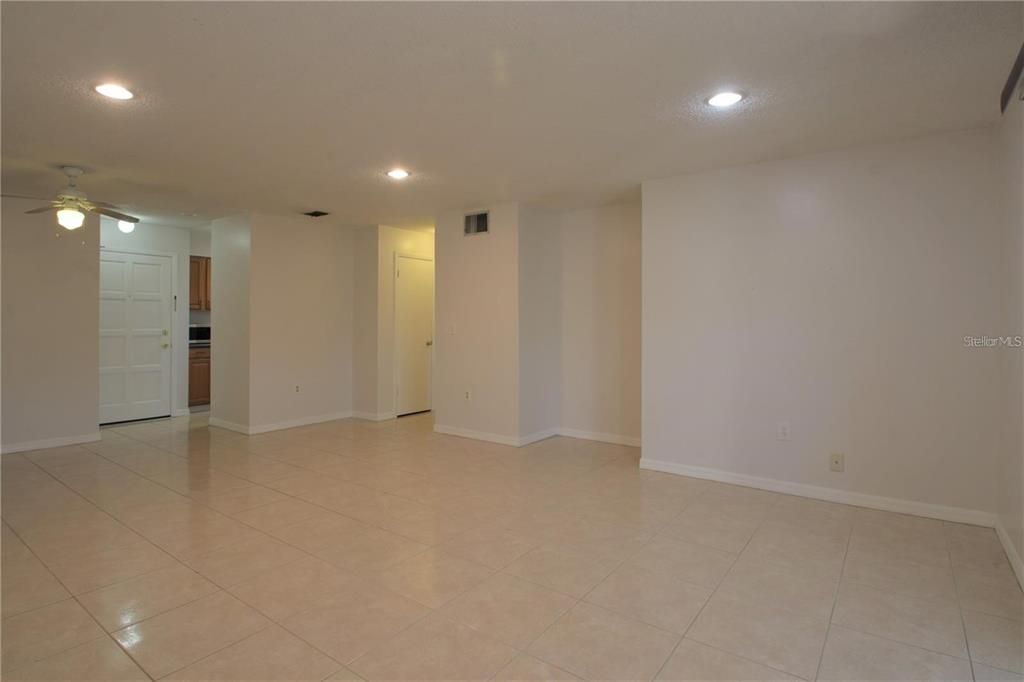 For Rent: $1,700 (2 beds, 2 baths, 934 Square Feet)