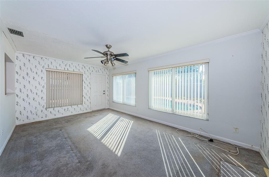 合同活跃: $400,000 (3 贝兹, 2 浴室, 1517 平方英尺)