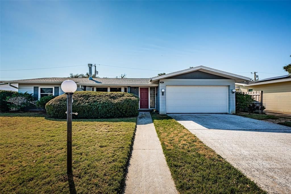 合同活跃: $400,000 (3 贝兹, 2 浴室, 1517 平方英尺)