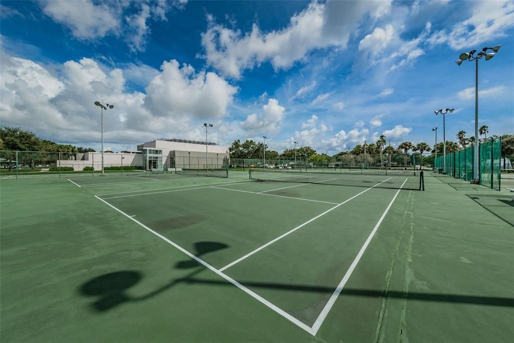 合同活跃: $400,000 (3 贝兹, 2 浴室, 1517 平方英尺)