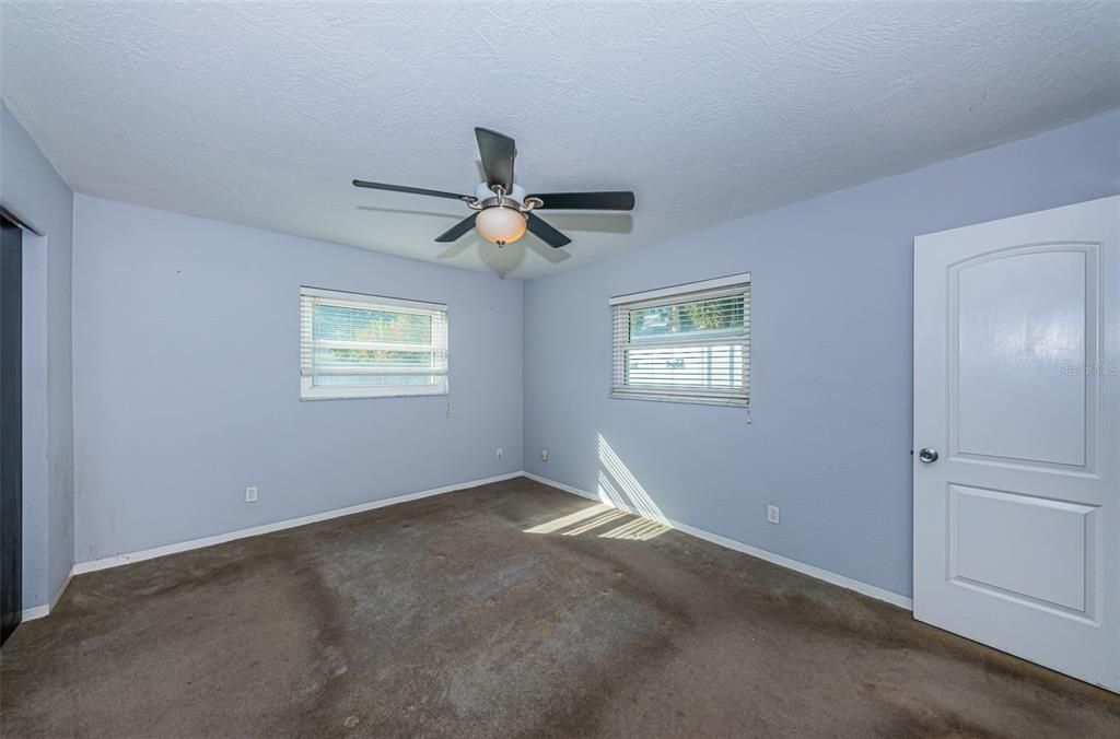 合同活跃: $400,000 (3 贝兹, 2 浴室, 1517 平方英尺)