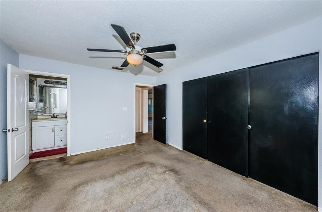 合同活跃: $400,000 (3 贝兹, 2 浴室, 1517 平方英尺)