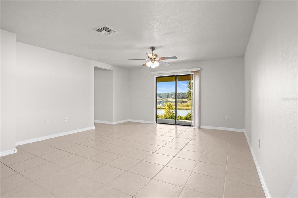 待售: $325,000 (4 贝兹, 2 浴室, 1842 平方英尺)