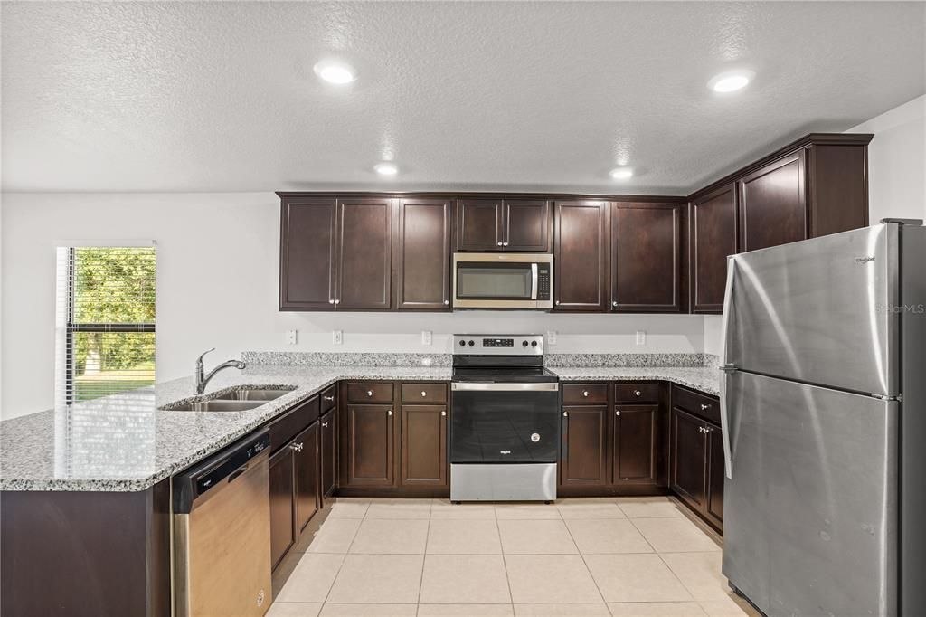 待售: $325,000 (4 贝兹, 2 浴室, 1842 平方英尺)