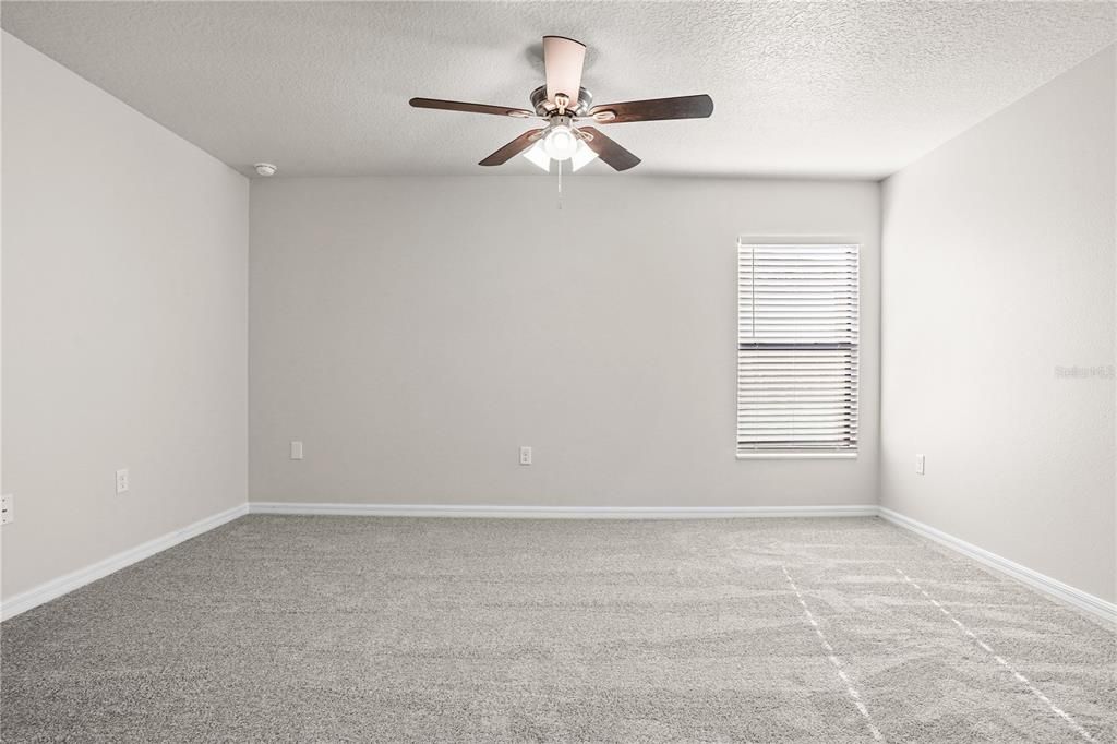 待售: $325,000 (4 贝兹, 2 浴室, 1842 平方英尺)