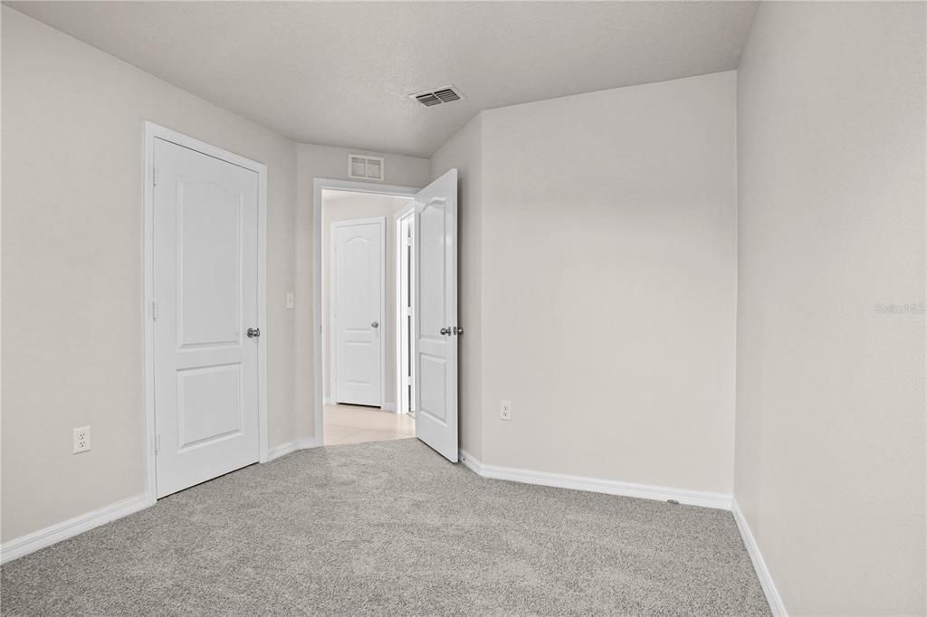 待售: $325,000 (4 贝兹, 2 浴室, 1842 平方英尺)