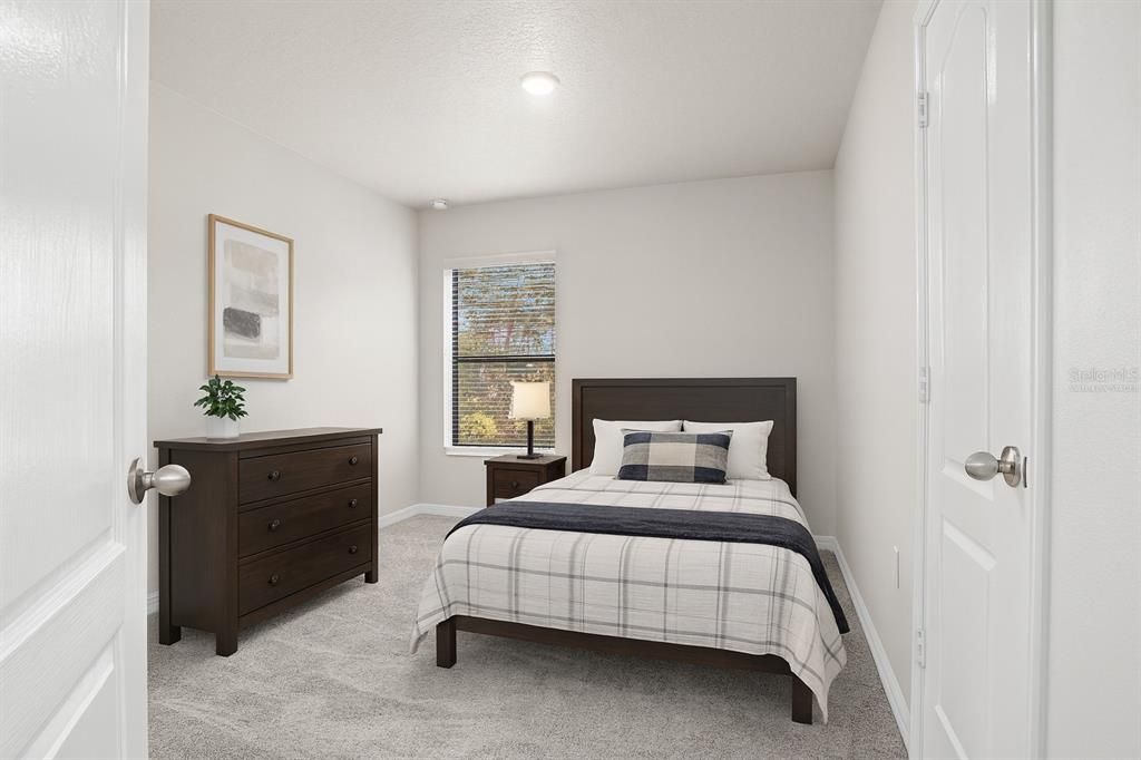 待售: $325,000 (4 贝兹, 2 浴室, 1842 平方英尺)