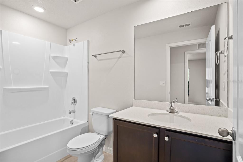 待售: $325,000 (4 贝兹, 2 浴室, 1842 平方英尺)