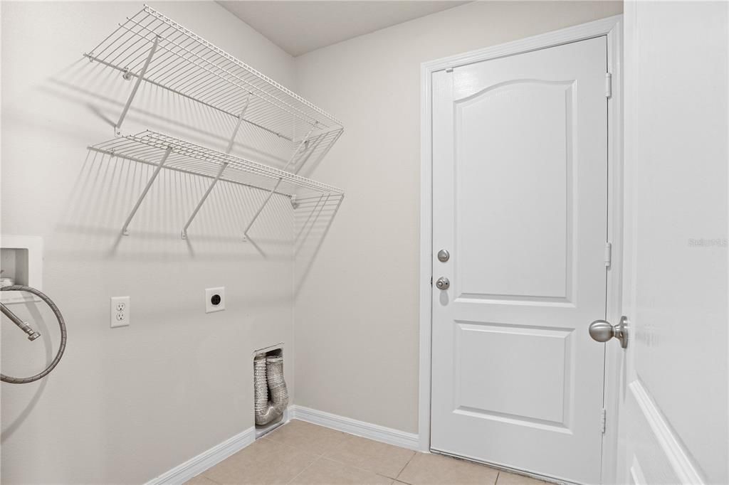 待售: $325,000 (4 贝兹, 2 浴室, 1842 平方英尺)