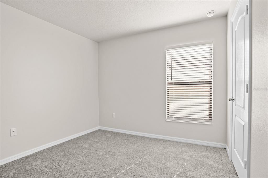 待售: $325,000 (4 贝兹, 2 浴室, 1842 平方英尺)