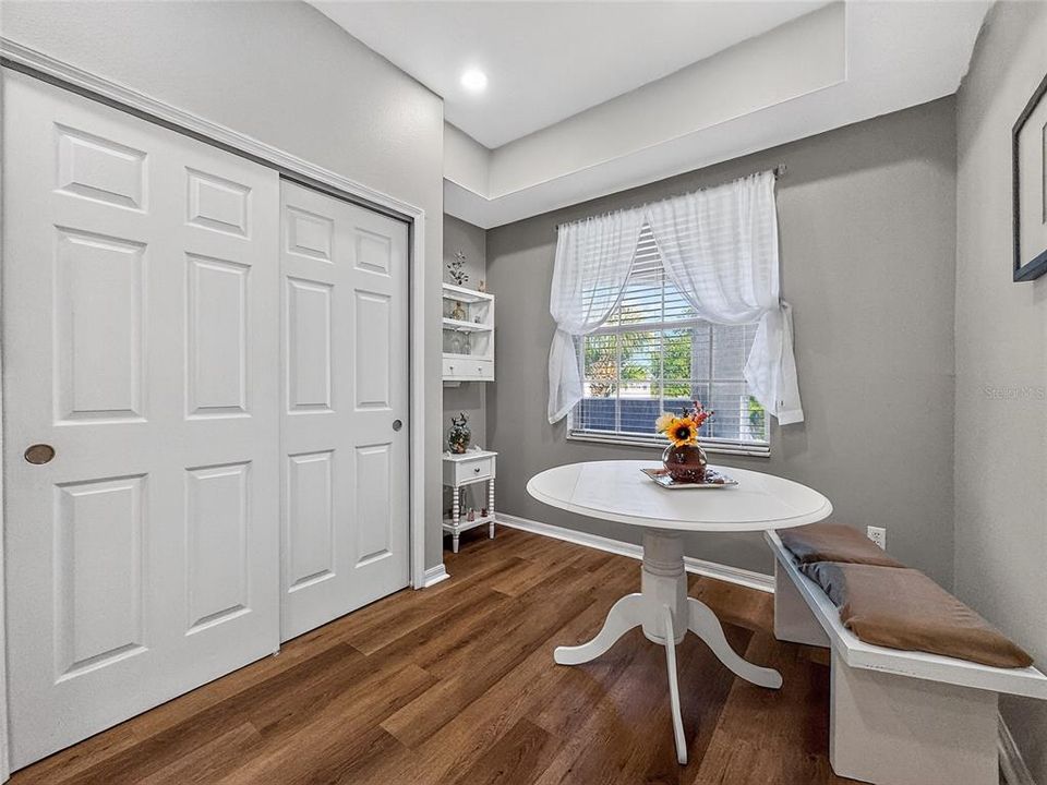 待售: $305,000 (2 贝兹, 2 浴室, 1326 平方英尺)