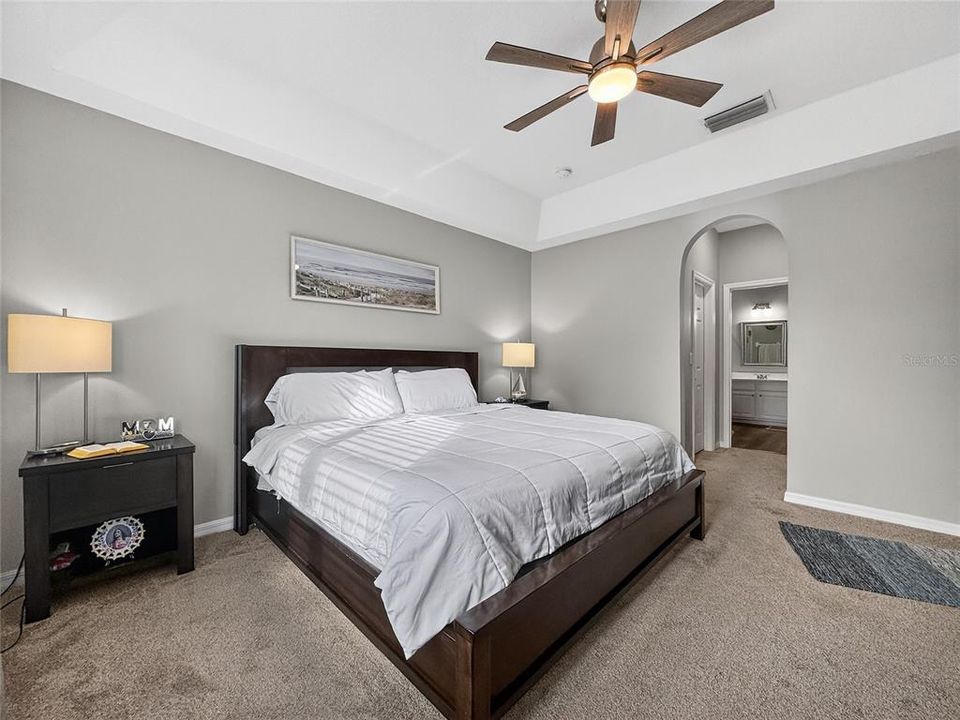 待售: $305,000 (2 贝兹, 2 浴室, 1326 平方英尺)