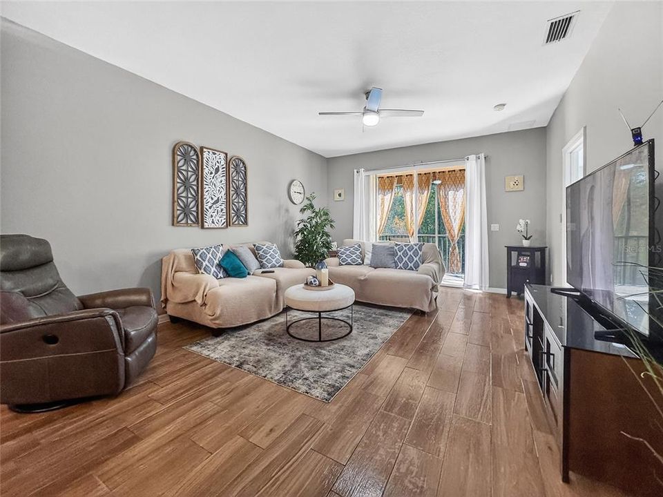 待售: $305,000 (2 贝兹, 2 浴室, 1326 平方英尺)