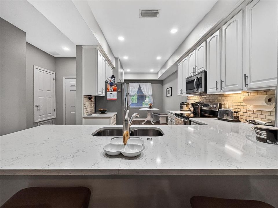 待售: $305,000 (2 贝兹, 2 浴室, 1326 平方英尺)