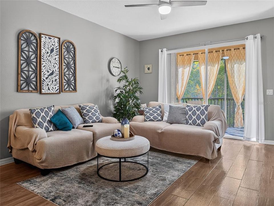 待售: $305,000 (2 贝兹, 2 浴室, 1326 平方英尺)